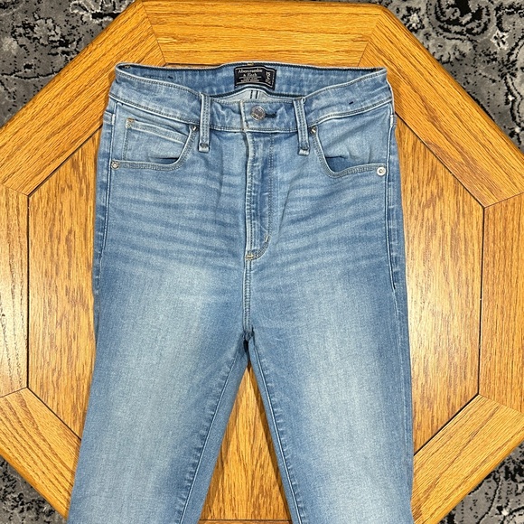 *ABERCROMBIE & FITCH* Light Blue High Rise Super Skinny Jeans Size 25 / 0R - Picture 3 of 9